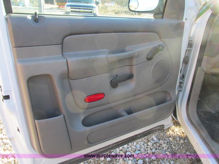 image for item H7620 2004 Dodge Ram 1500 pickup truck