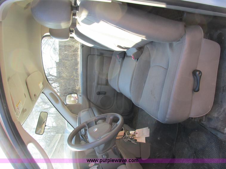 image for item H7620 2004 Dodge Ram 1500 pickup truck