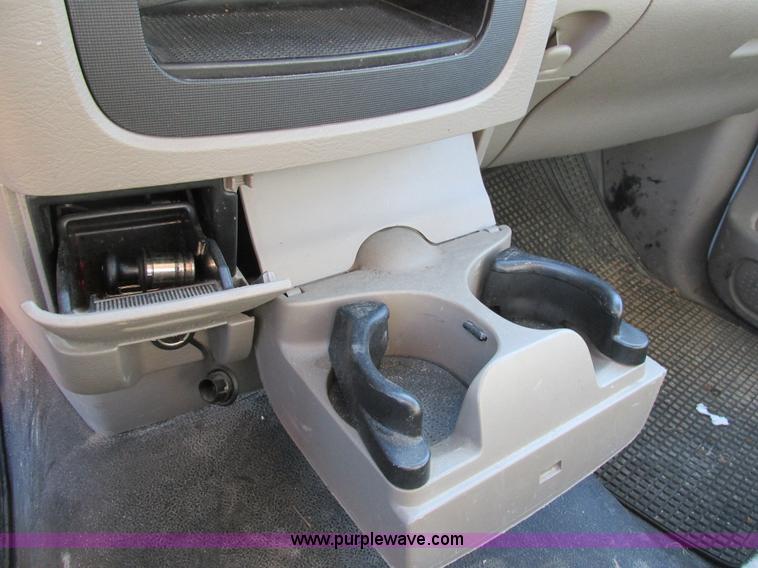 image for item H7620 2004 Dodge Ram 1500 pickup truck