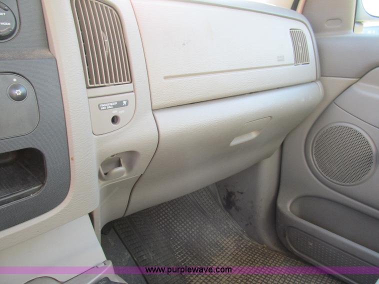 image for item H7620 2004 Dodge Ram 1500 pickup truck