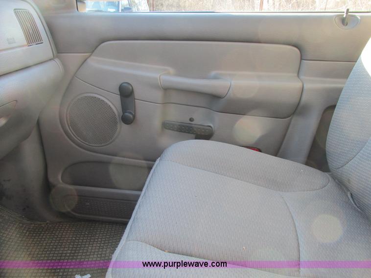 image for item H7620 2004 Dodge Ram 1500 pickup truck