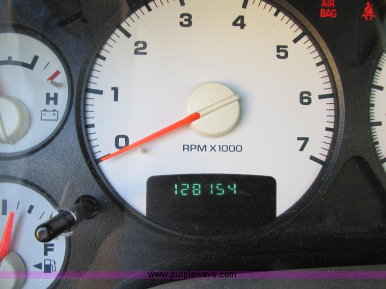 image for item H7620 2004 Dodge Ram 1500 pickup truck