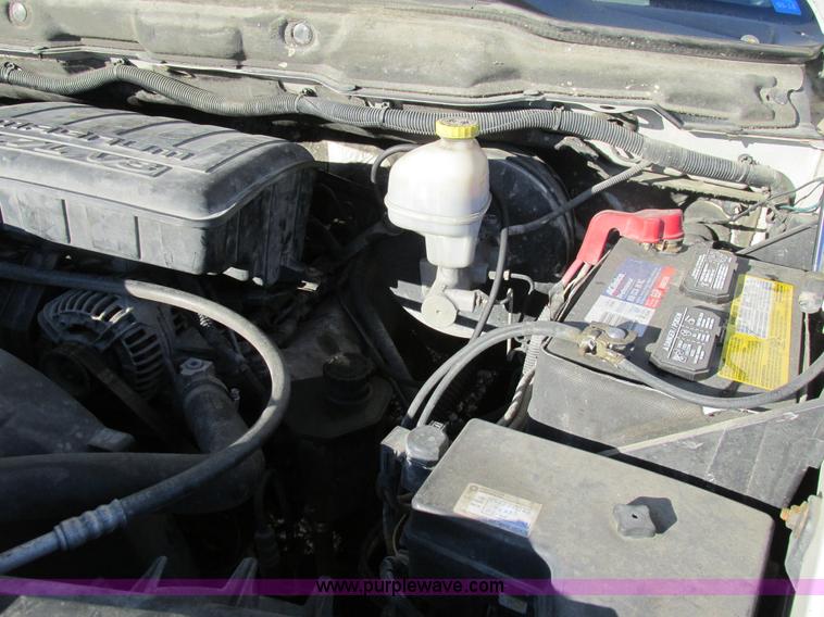 image for item H7620 2004 Dodge Ram 1500 pickup truck