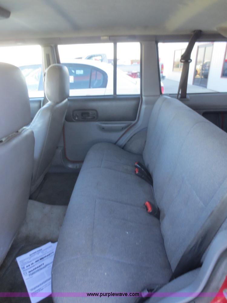 image for item I2121 1998 Jeep Cherokee Sport SUV