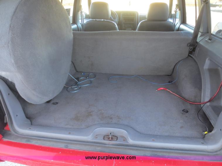 image for item I2121 1998 Jeep Cherokee Sport SUV