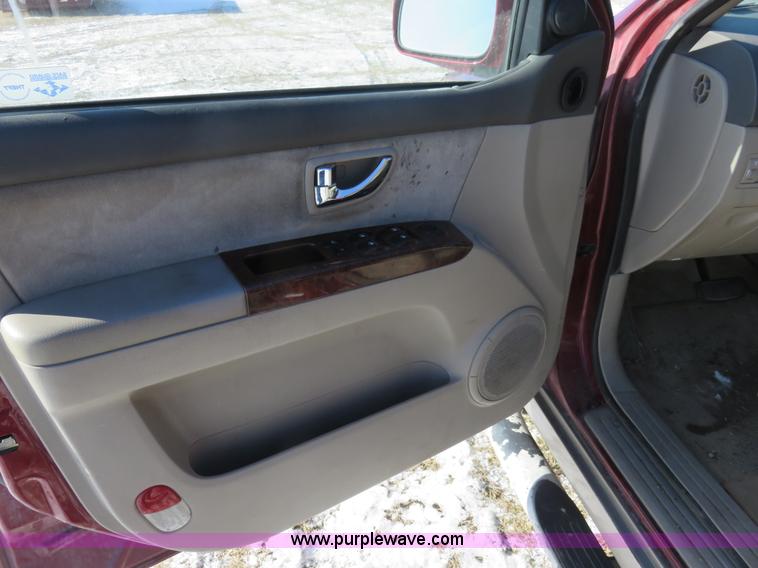 image for item I2259 2005 Kia Sorento EX
