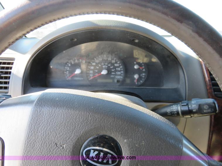 image for item I2259 2005 Kia Sorento EX