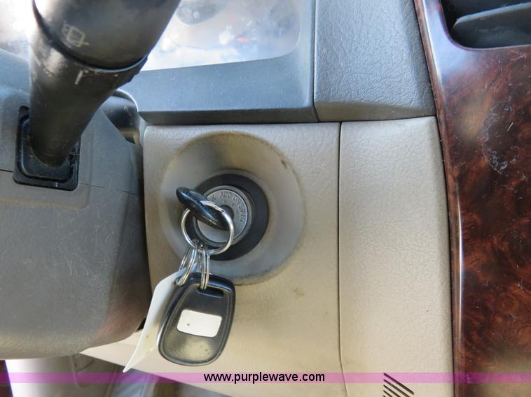 image for item I2259 2005 Kia Sorento EX