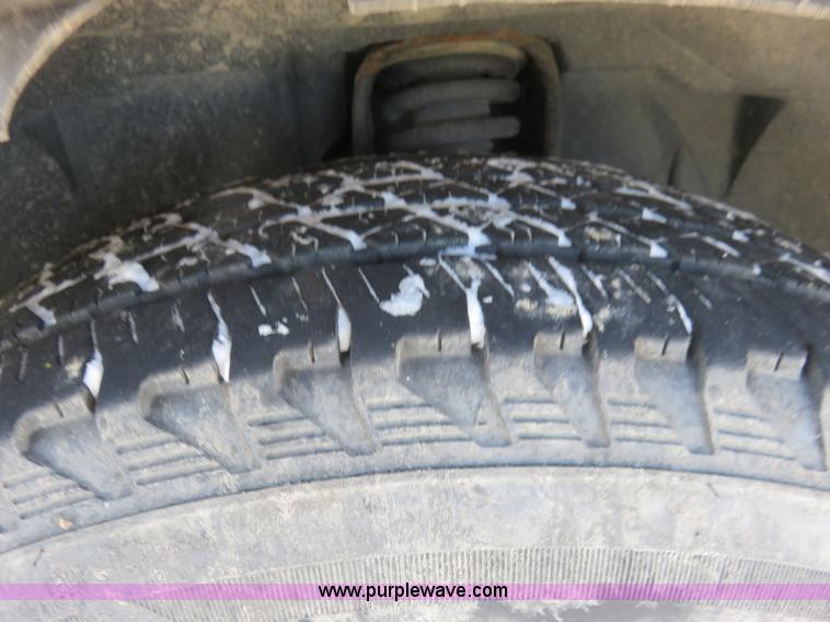 image for item I2259 2005 Kia Sorento EX