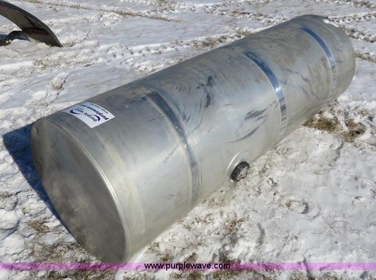 image for item I2263 Freightliner 150 gallon fuel tank