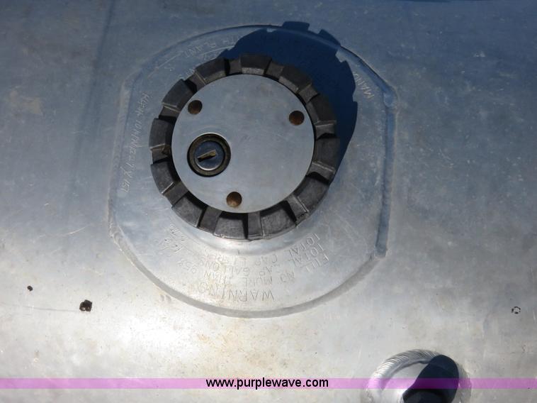 image for item I2263 Freightliner 150 gallon fuel tank