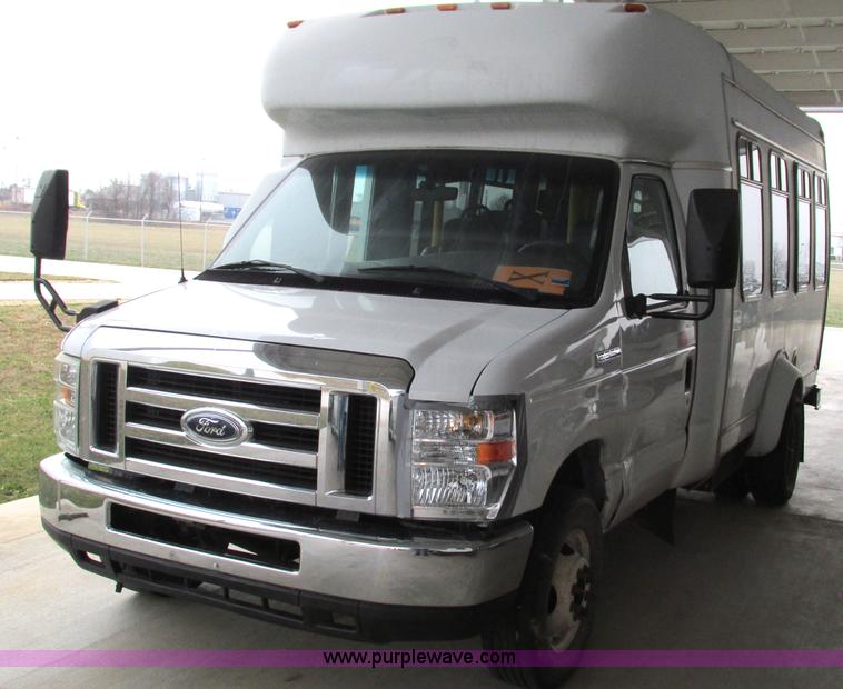 image for item I3132 2008 Ford E350 Super Duty van