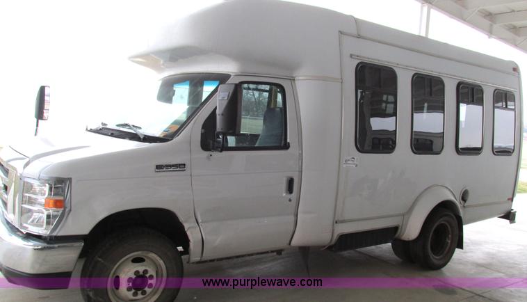 image for item I3132 2008 Ford E350 Super Duty van