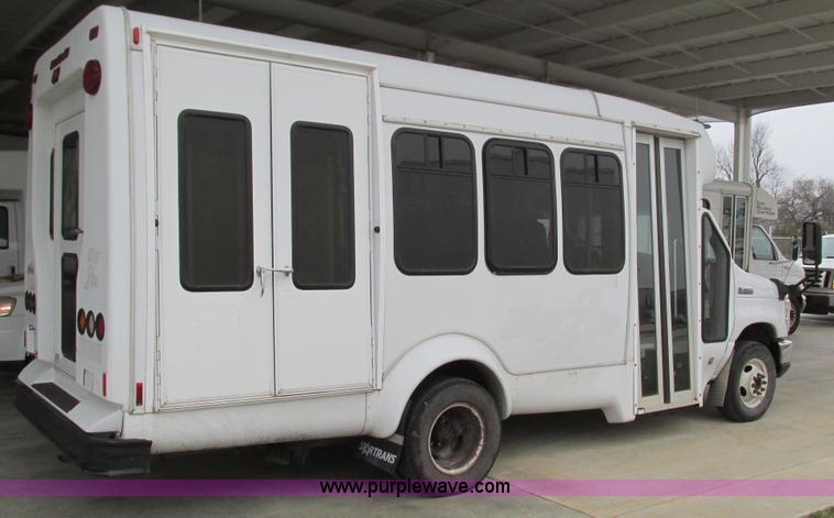 image for item I3132 2008 Ford E350 Super Duty van