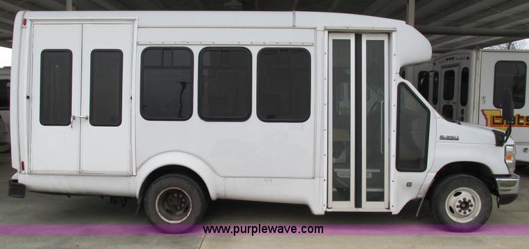 image for item I3132 2008 Ford E350 Super Duty van