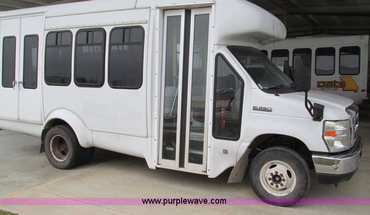 image for item I3132 2008 Ford E350 Super Duty van