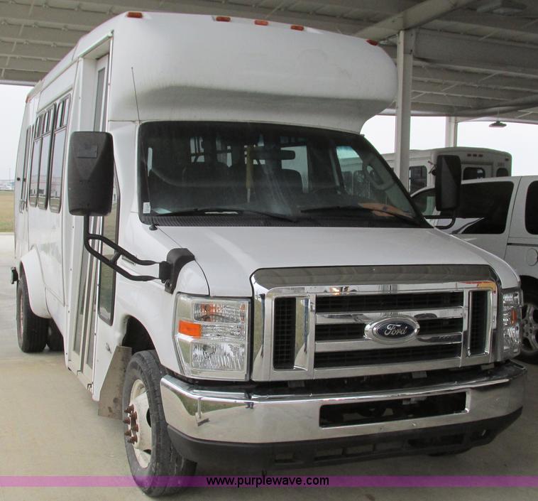image for item I3132 2008 Ford E350 Super Duty van