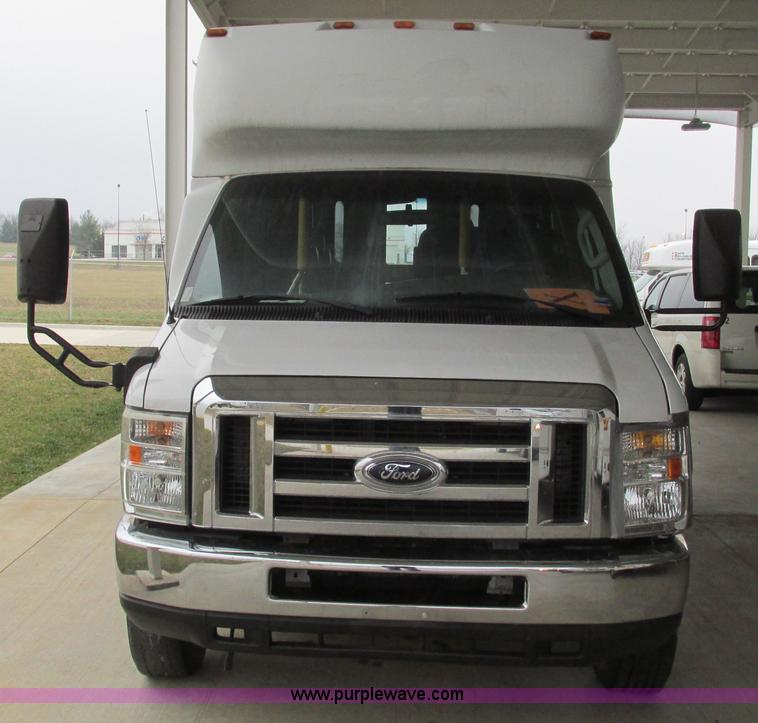 image for item I3132 2008 Ford E350 Super Duty van