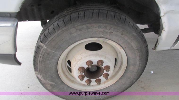 image for item I3132 2008 Ford E350 Super Duty van