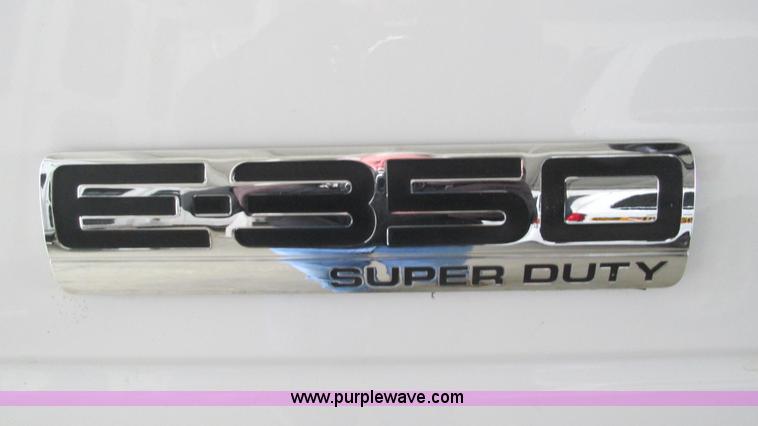 image for item I3132 2008 Ford E350 Super Duty van