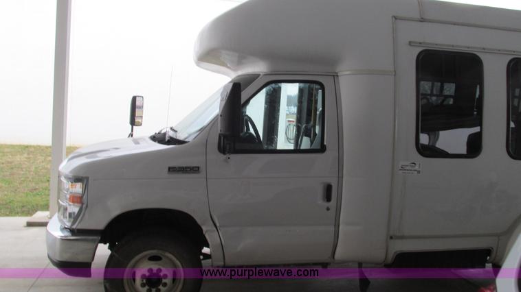 image for item I3132 2008 Ford E350 Super Duty van