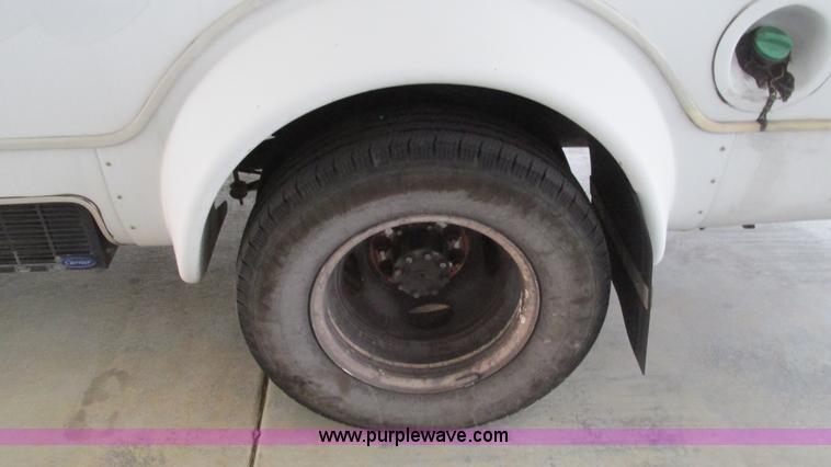 image for item I3132 2008 Ford E350 Super Duty van