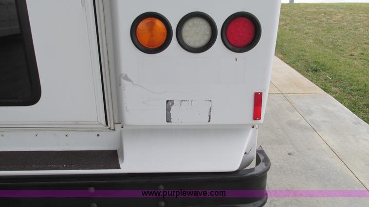 image for item I3132 2008 Ford E350 Super Duty van