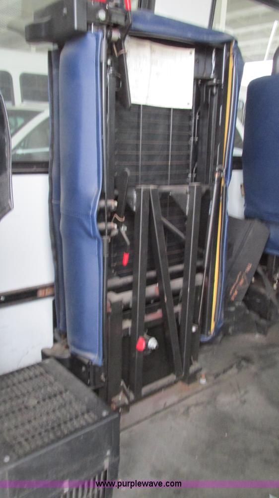 image for item I3132 2008 Ford E350 Super Duty van