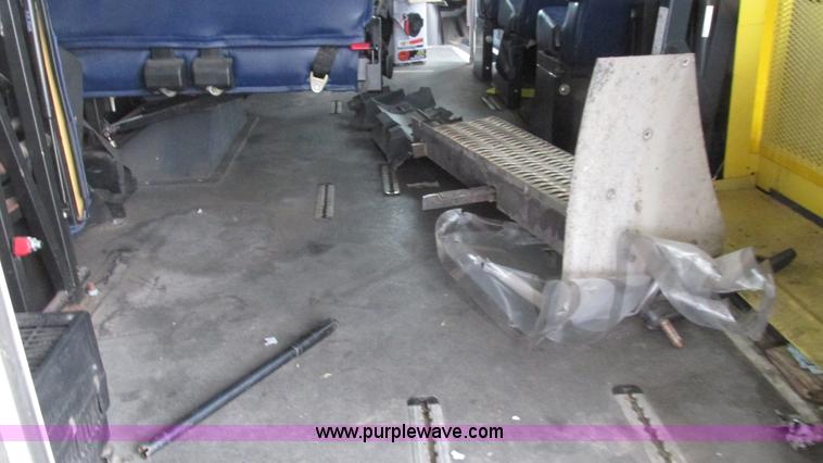 image for item I3132 2008 Ford E350 Super Duty van