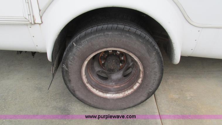 image for item I3132 2008 Ford E350 Super Duty van