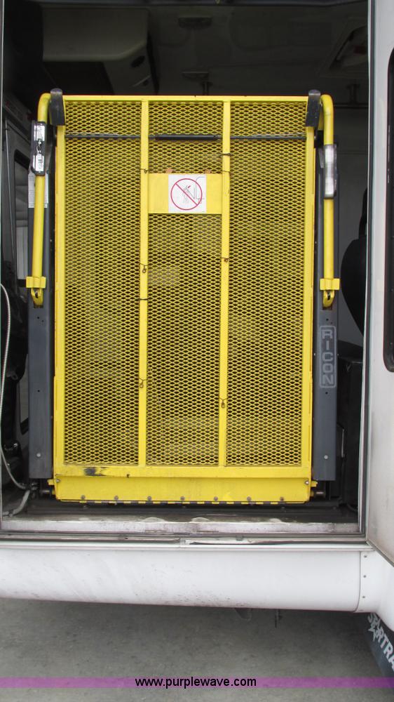 image for item I3132 2008 Ford E350 Super Duty van