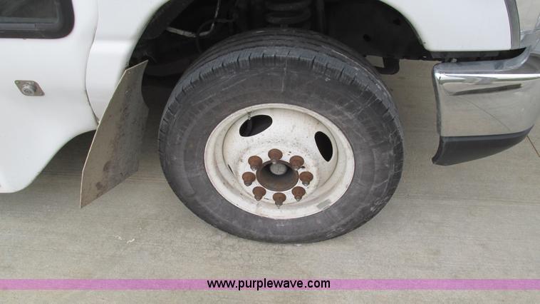 image for item I3132 2008 Ford E350 Super Duty van