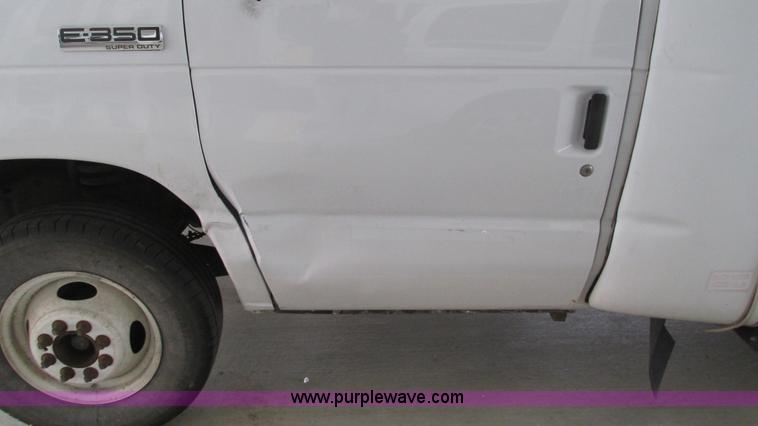 image for item I3132 2008 Ford E350 Super Duty van