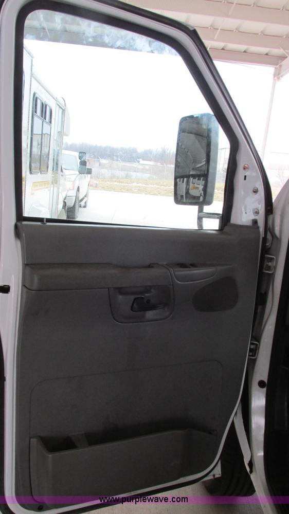 image for item I3132 2008 Ford E350 Super Duty van