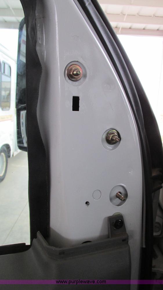 image for item I3132 2008 Ford E350 Super Duty van