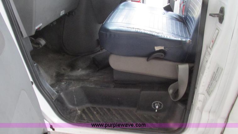 image for item I3132 2008 Ford E350 Super Duty van