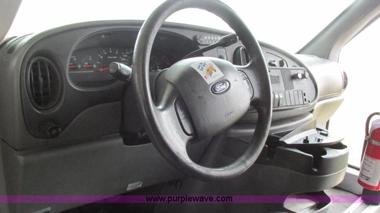 image for item I3132 2008 Ford E350 Super Duty van