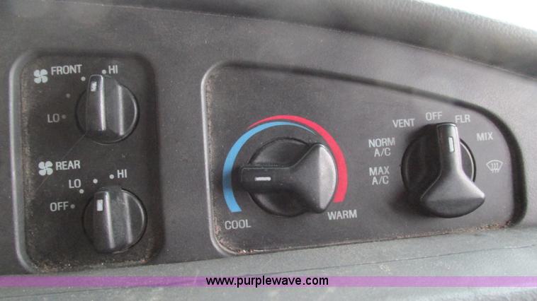 image for item I3132 2008 Ford E350 Super Duty van