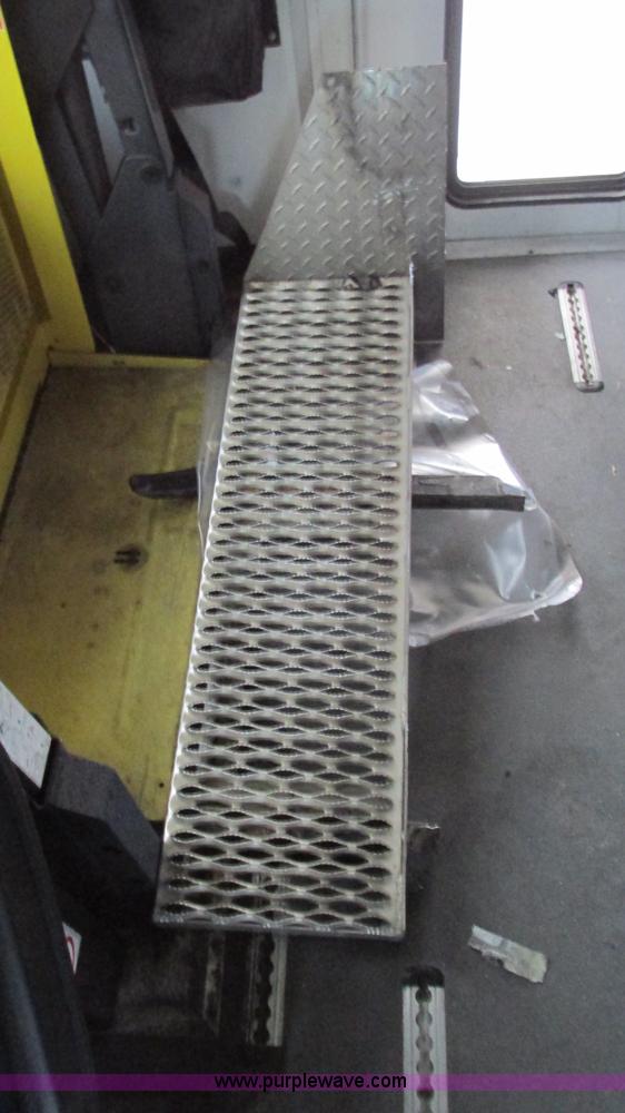 image for item I3132 2008 Ford E350 Super Duty van