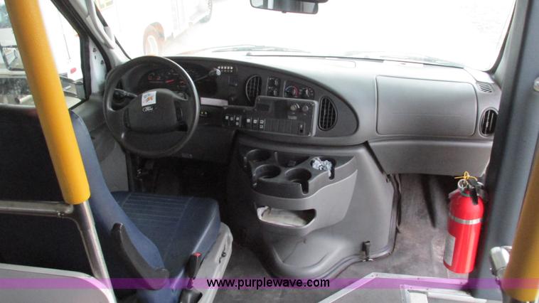 image for item I3132 2008 Ford E350 Super Duty van