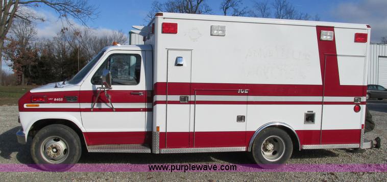 image for item I3136 1991 Ford E350 ambulance