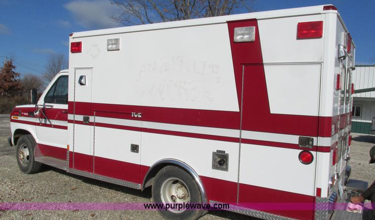image for item I3136 1991 Ford E350 ambulance