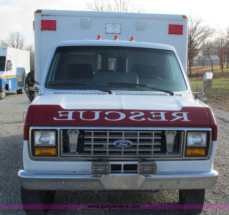 image for item I3136 1991 Ford E350 ambulance