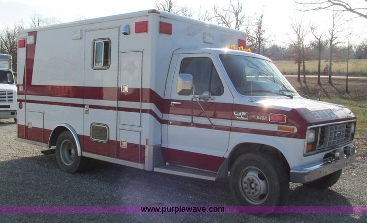 image for item I3136 1991 Ford E350 ambulance