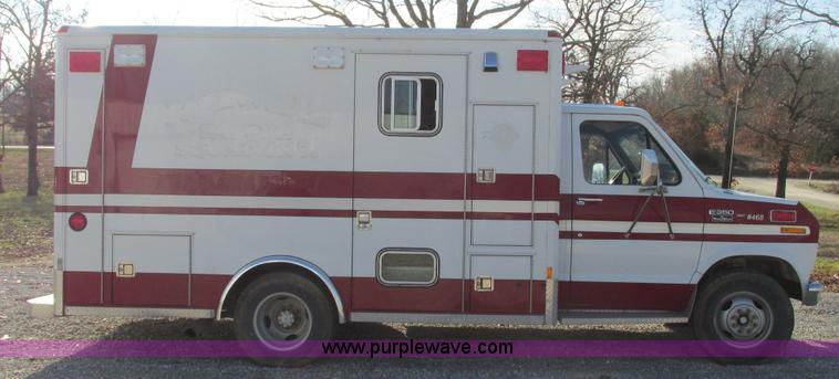 image for item I3136 1991 Ford E350 ambulance