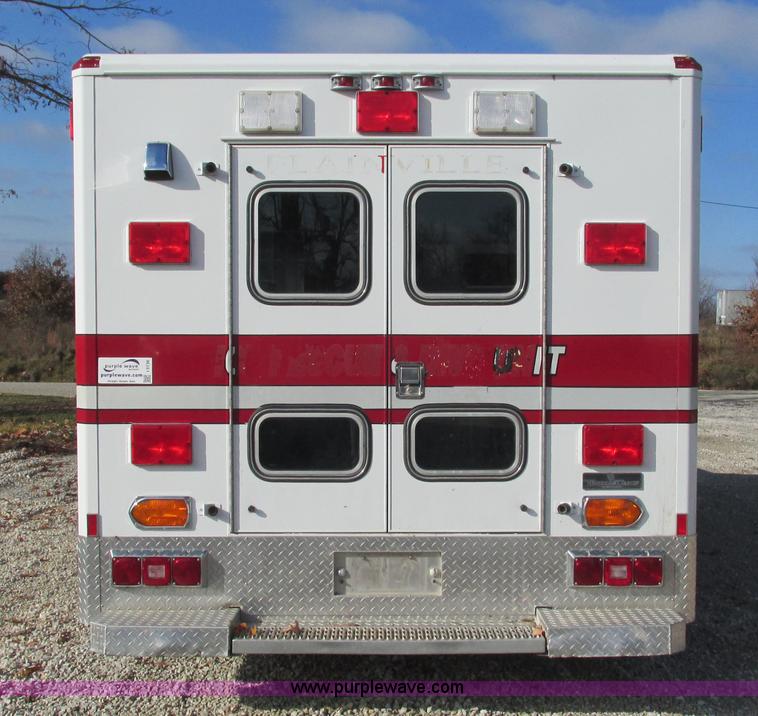 image for item I3136 1991 Ford E350 ambulance