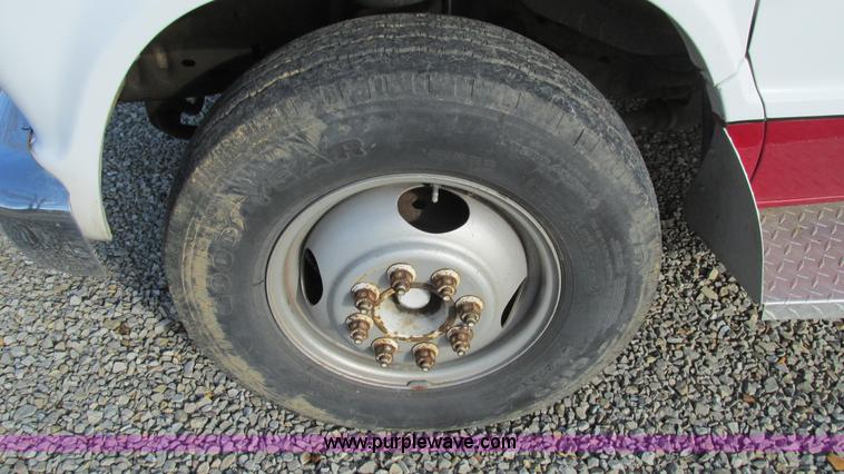 image for item I3136 1991 Ford E350 ambulance