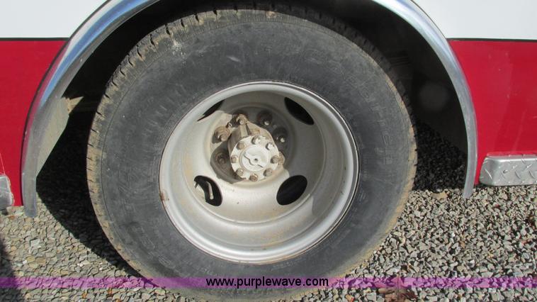 image for item I3136 1991 Ford E350 ambulance