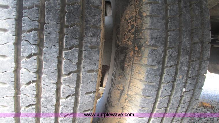 image for item I3136 1991 Ford E350 ambulance