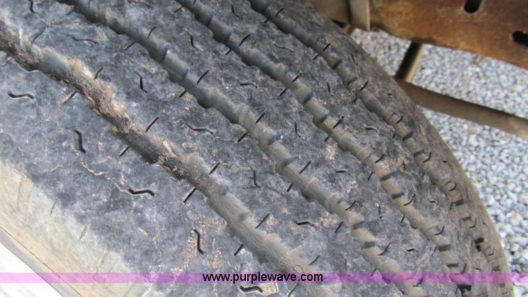 image for item I3136 1991 Ford E350 ambulance